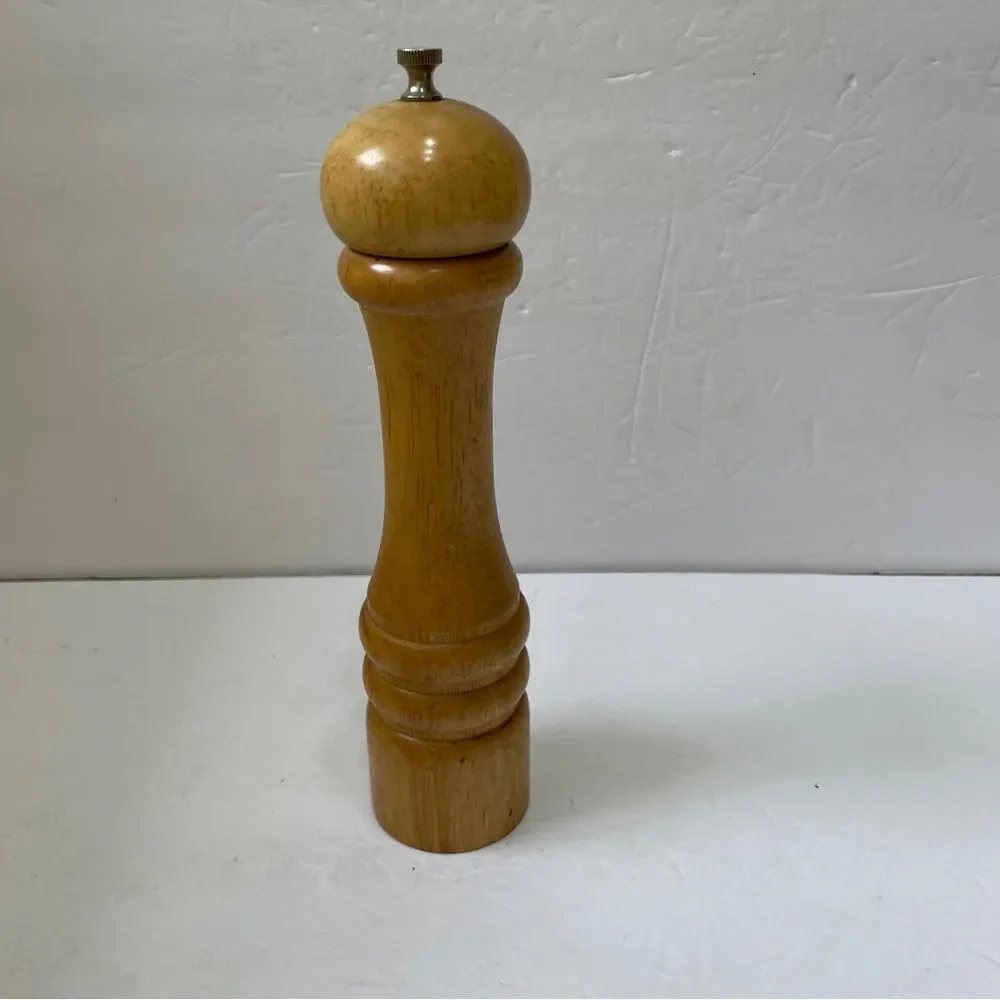 VINTAGE CHEF SPECIAL WOODEN PEPPER‎ MILL